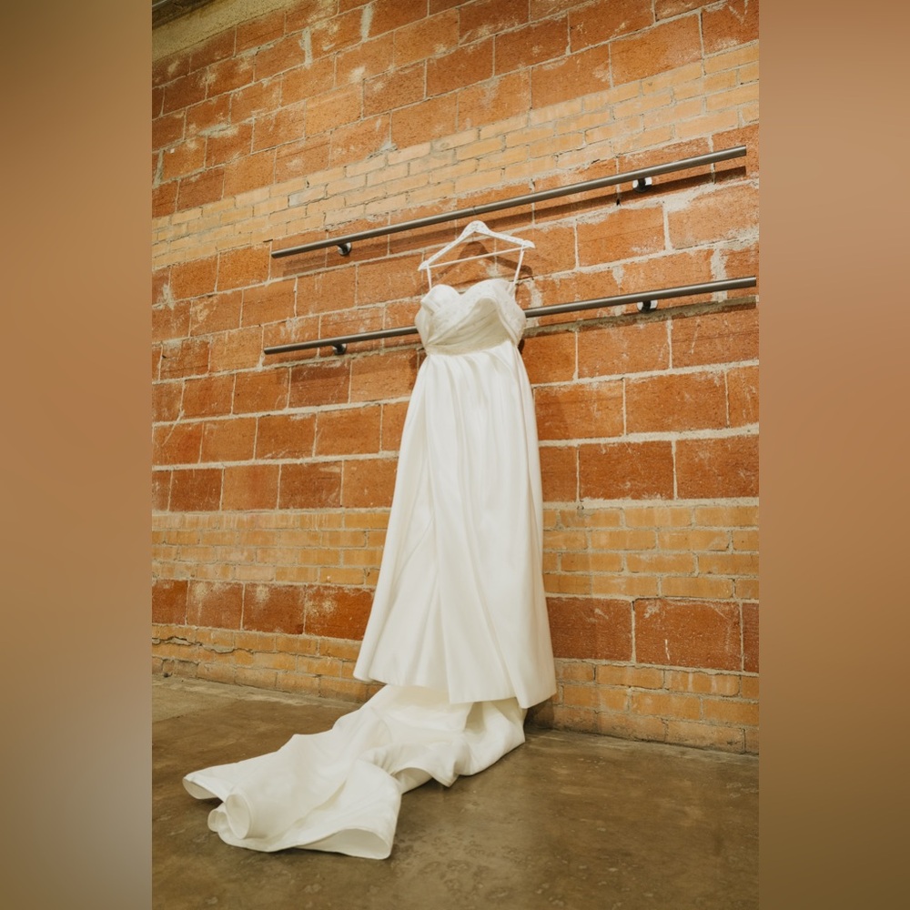 Milla Nova Línea Wedding Dress